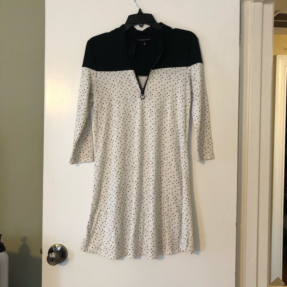 🆕 VICTORIA’S SECRET WHITE/BLACK COMFY DRESS